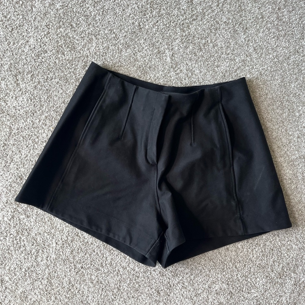 Lululemon Utilitech Hi-Rise Relaxed Fit Shorts 3.5”